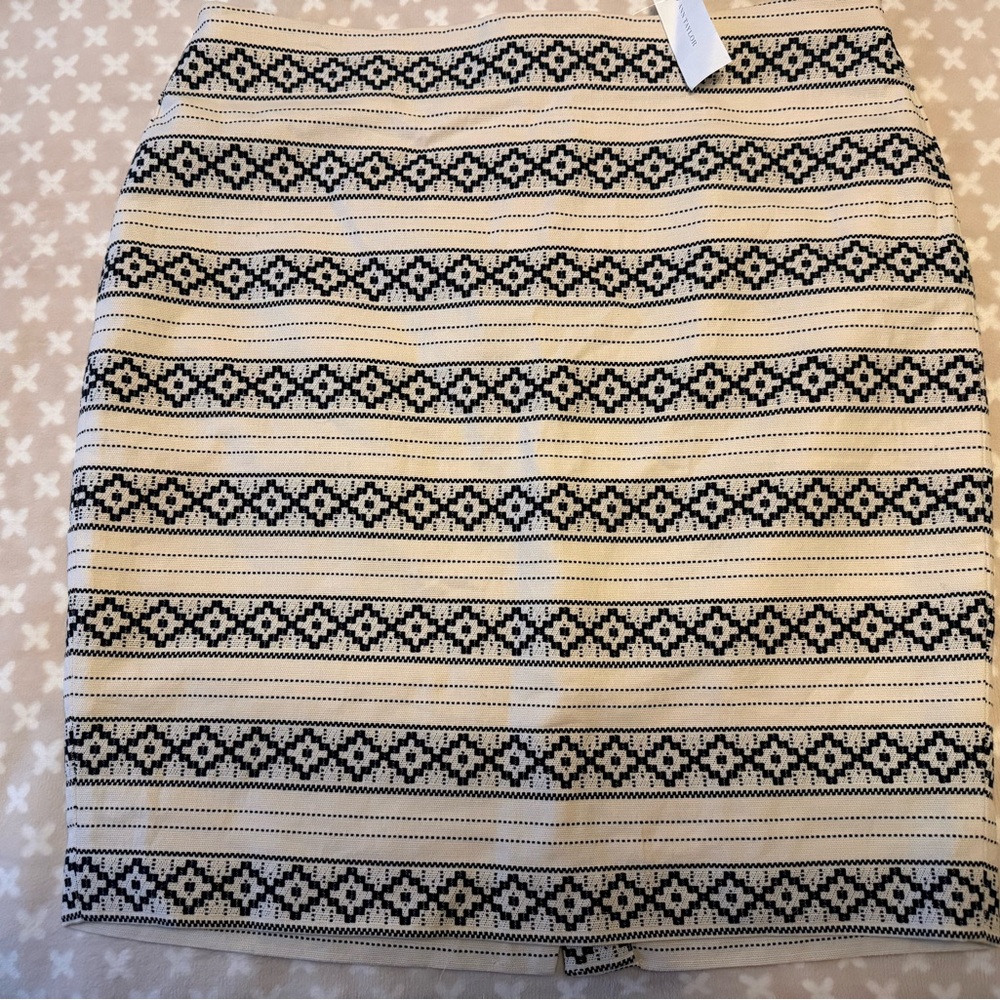 Ann Taylor Black and Cream Geometric Pencil Skirt